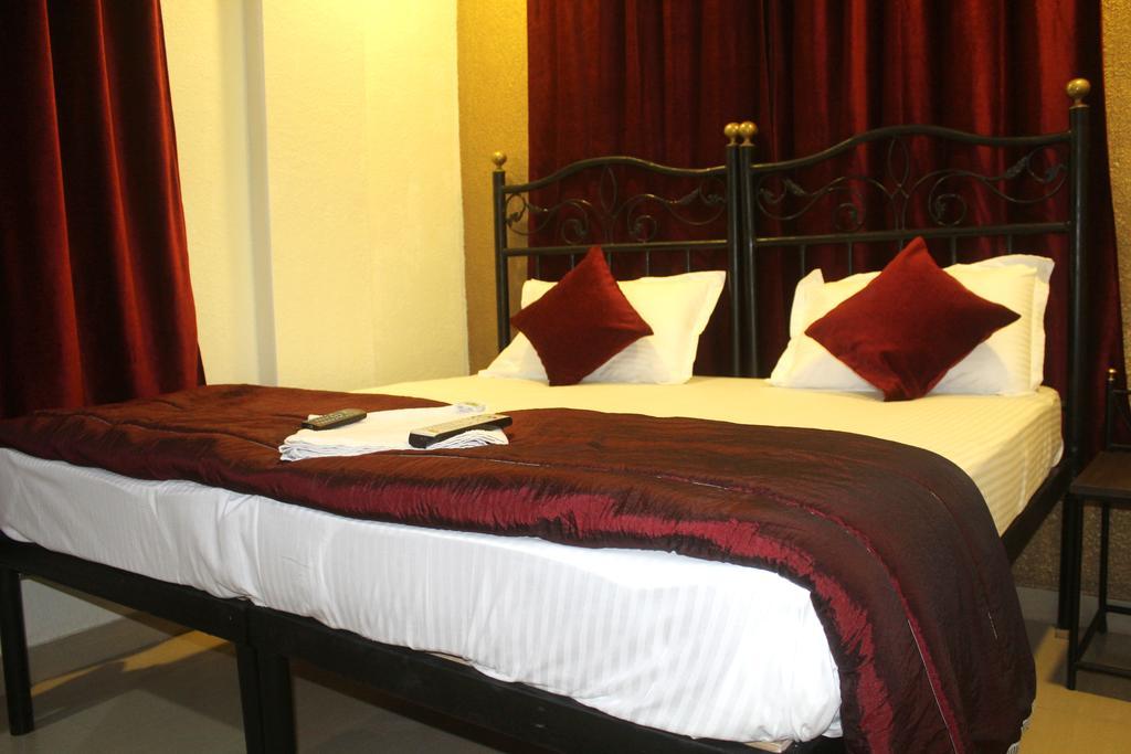 Hotel Preetam Aurangabad Zewnętrze zdjęcie