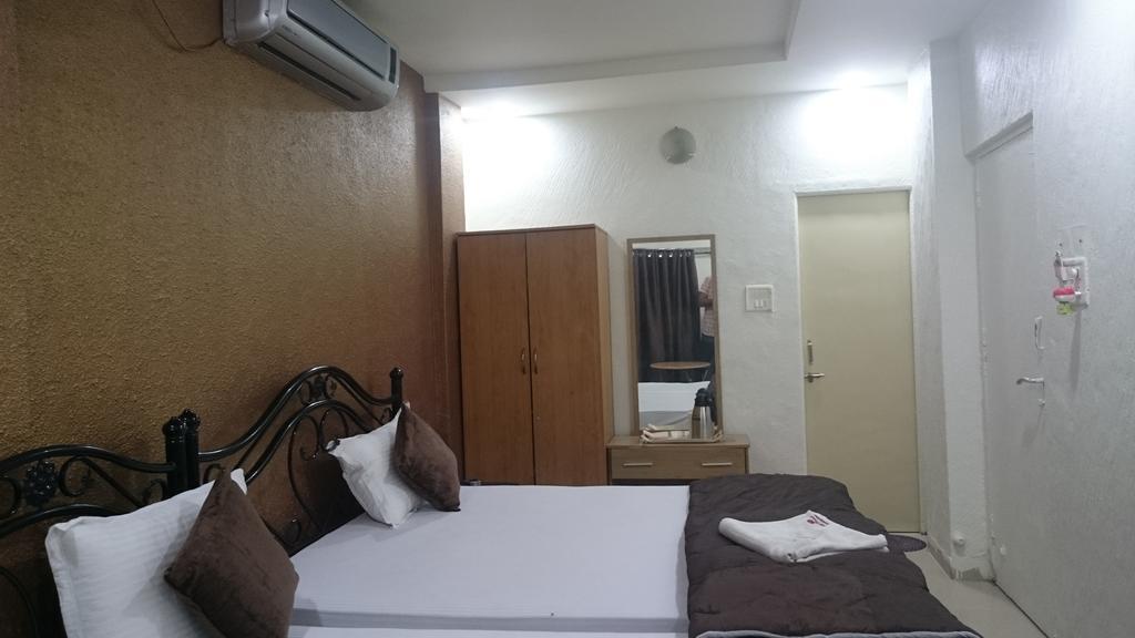 Hotel Preetam Aurangabad Pokój zdjęcie