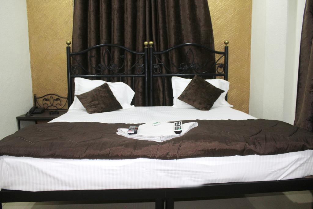 Hotel Preetam Aurangabad Zewnętrze zdjęcie