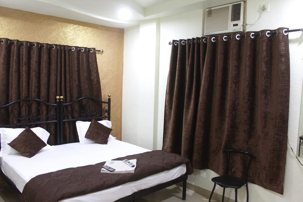 Hotel Preetam Aurangabad Zewnętrze zdjęcie
