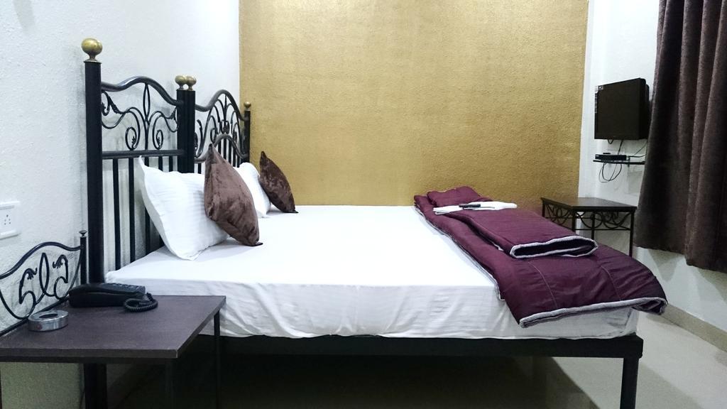 Hotel Preetam Aurangabad Zewnętrze zdjęcie