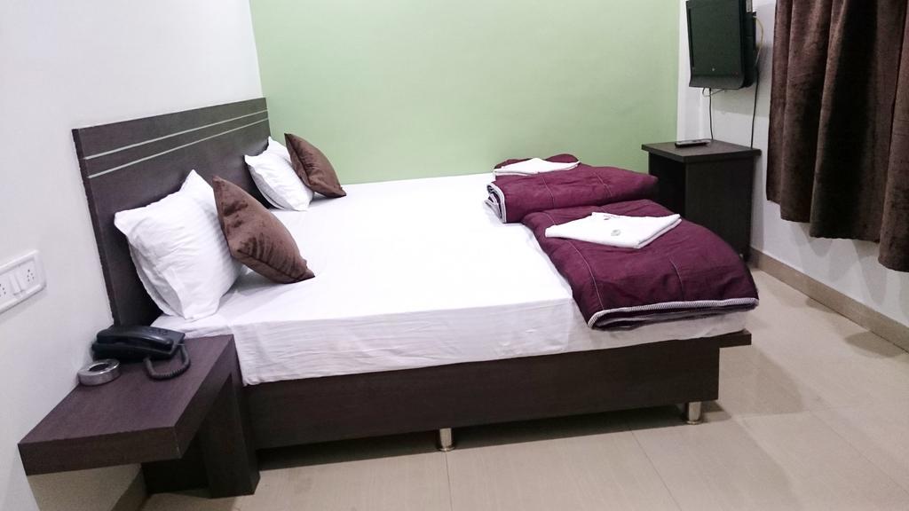 Hotel Preetam Aurangabad Zewnętrze zdjęcie