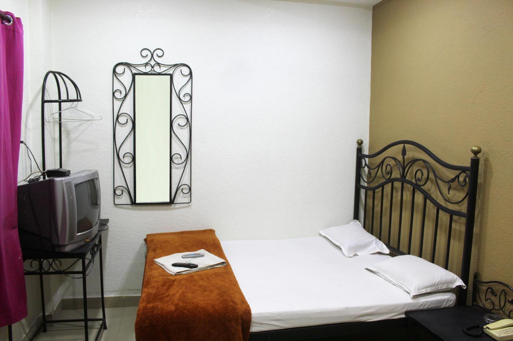 Hotel Preetam Aurangabad Zewnętrze zdjęcie